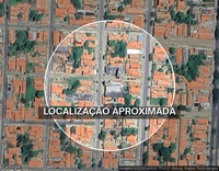 Prédio comercial com 2 pavimentos, 7 apartamentos e área construída