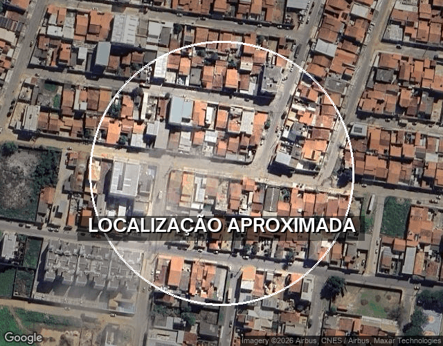 Casa com 2 quartos, 65m² construídos, terreno de 100m², desocupada