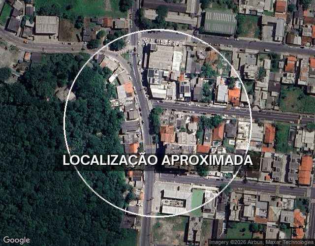 Casa com 414,18m² construídos em terreno de 443,45m², ocupada por oficina e restaurante