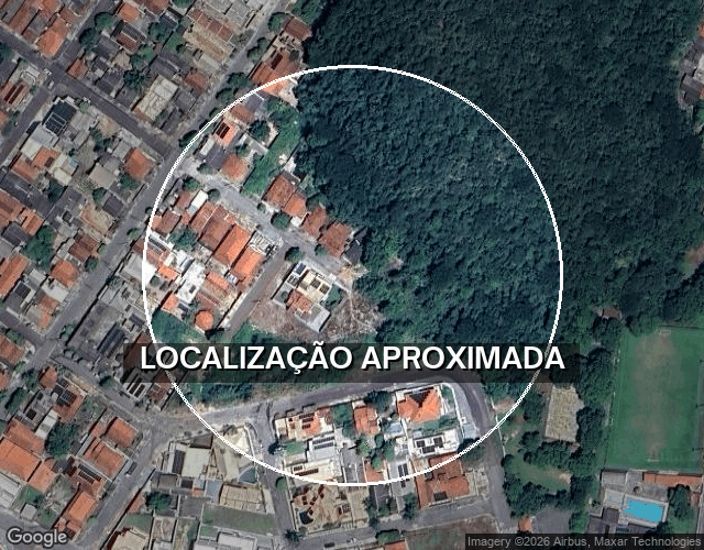 Terreno de 450m², ideal para investimento, localizado em área urbana.