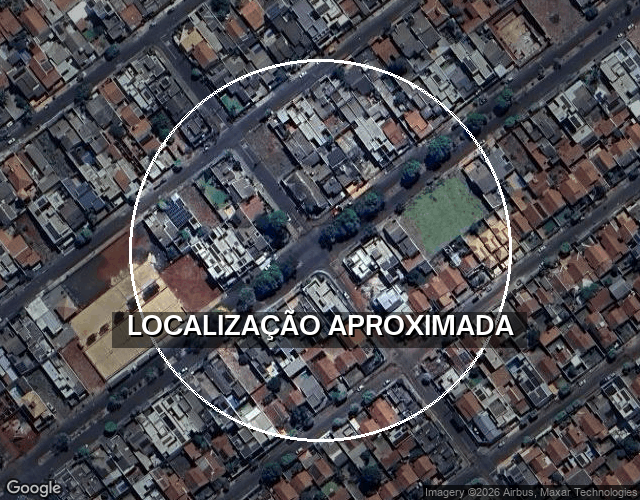 Casa com 3 quartos e 2 banheiros, área construída de 120m², desocupada