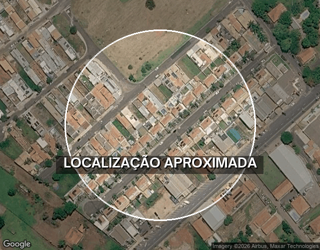 Casa com 3 quartos e 2 banheiros, área construída de 120m², desocupada