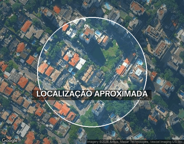 Casa espaçosa com potencial em Real Parque