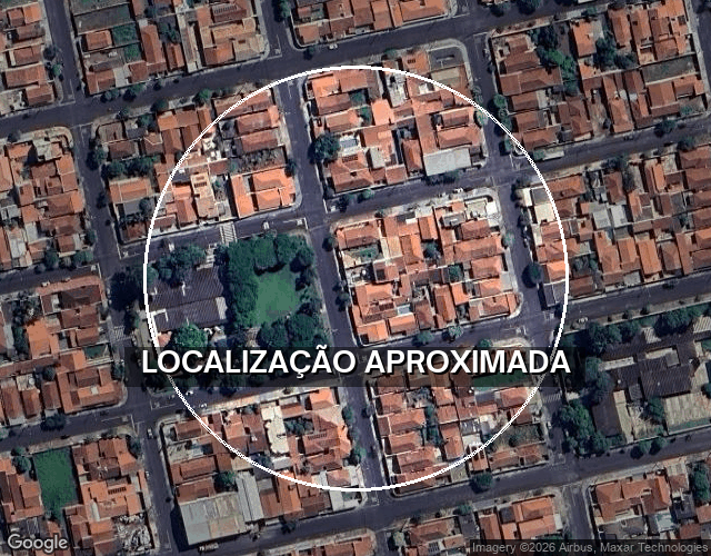 Casa com 3 quartos, 2 suítes, piscina e garagem para 2 carros