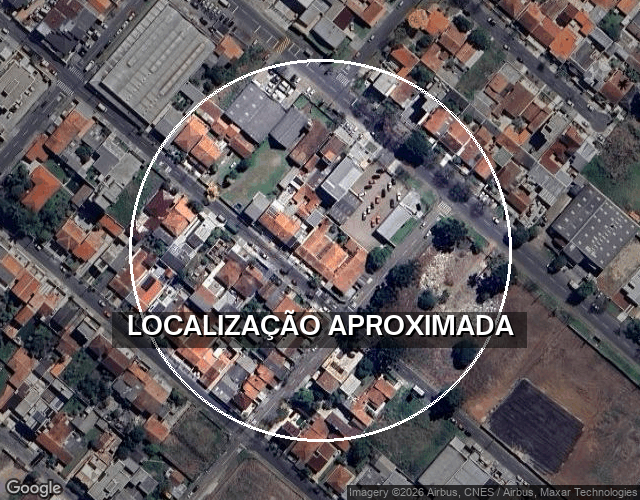 Casa com 3 quartos e 2 banheiros, área construída de 120m², desocupada