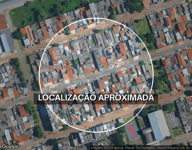 Casa de alto padrão com 7 quartos, 4 banheiros e piscina
