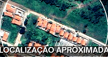 Casa com 2 quartos e 2 banheiros, área de serviço e cozinha