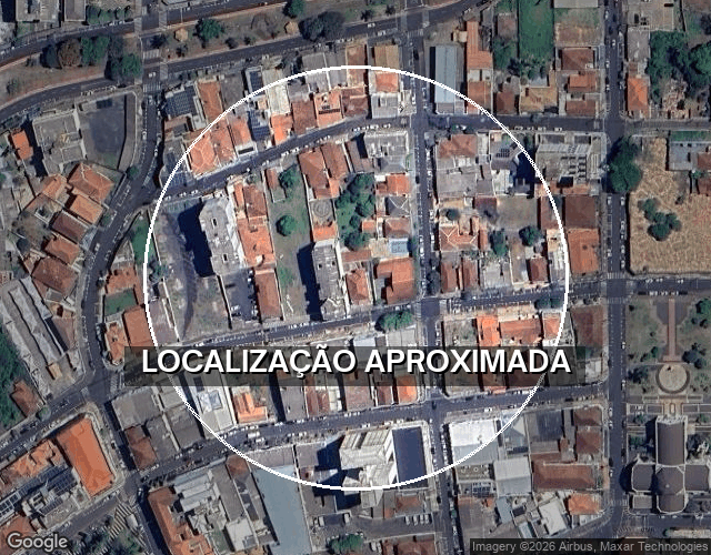 Prédio residencial com 5 quartos, 1 banheiro e garagem