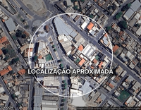 Lote triangular com 433,18 m² em zona residencial