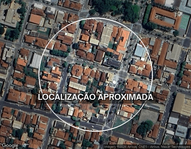 Casa com 4 cômodos e cozinha, 11m de frente, 2 quartos, 2 banheiros
