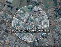 Casa de madeira com 2 quartos, 1 banheiro e área coberta