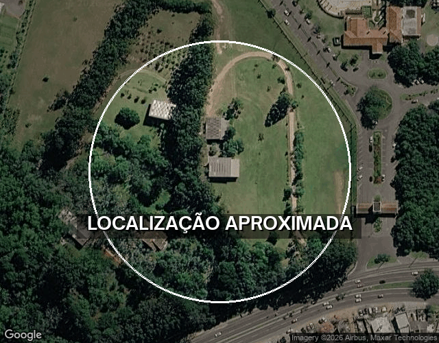 Casa com 486,42m² de área privativa, ocupada, em condomínio