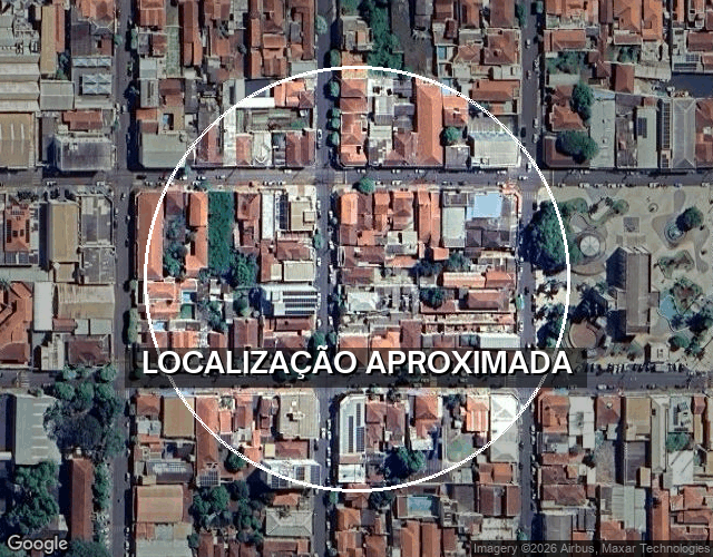 Casa com 378m² de área total, desocupada e em ótimo estado