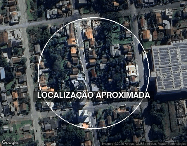 Terreno urbano de 400m² com casa de 70m² em aclive acentuado