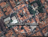 Casa residencial com 11m de frente, 4 quartos, 2 banheiros, 440m², desocupada