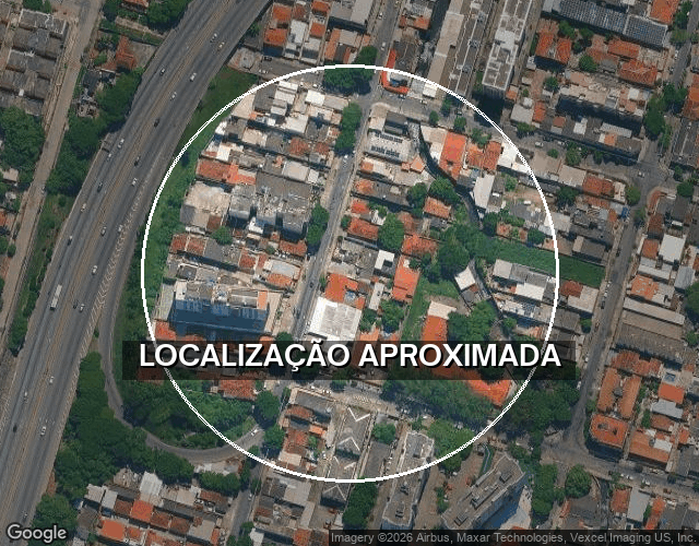 Casa com 363m² de área privativa, 1 varanda, desocupada