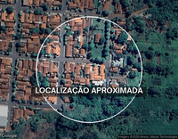 Casa residencial com 190,93m² construídos, 200m² de terreno, 3 quartos, 2 banheiros, sala comercial e portão metálico.