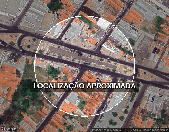 Casa com 1 vaga de garagem, 239,36 m² construídos, desocupada