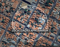 Casa com 3 quartos, 2 banheiros e área de garagem