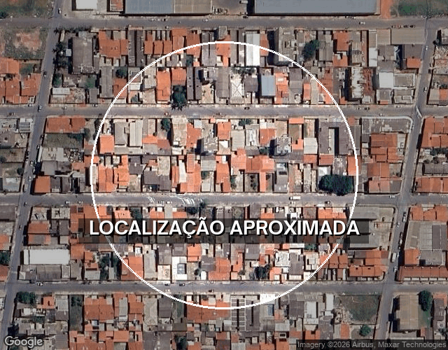 Casa com 2 quartos, varanda e 1 vaga de garagem