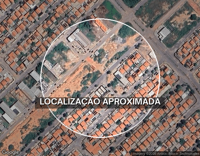 Casa com 2 quartos, varanda e 1 vaga de garagem