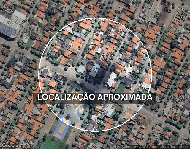 Casa com 3 quartos, 3 banheiros e piscina, ocupada