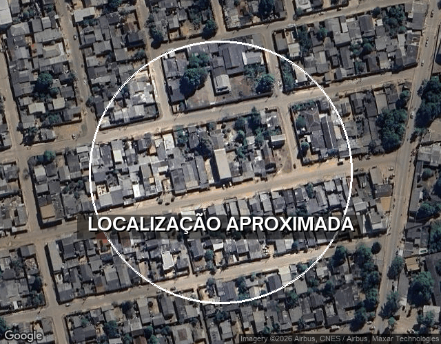 Imóvel com 235m², terreno murado e construção em madeira