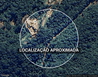 Sítio com 42.246m², casa principal, área de lazer e lago