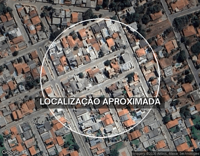 Fração de terreno com casa e construções secundárias