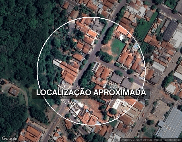 Casa 4 dorms, 750m², garagem e portão eletrônico no Centro