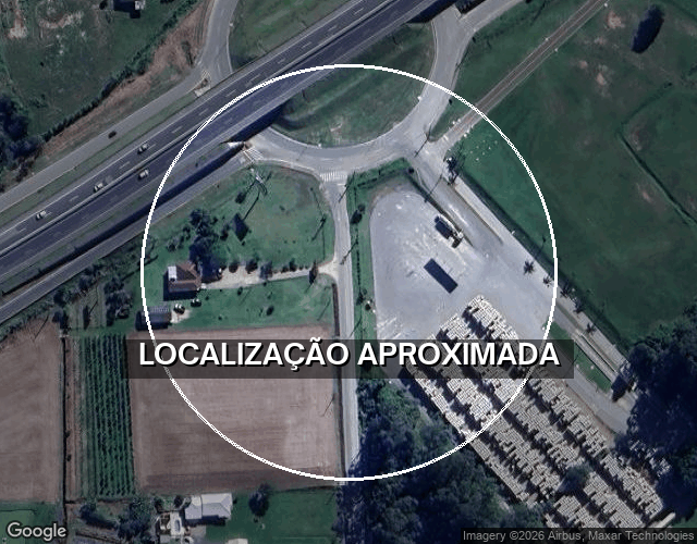 Casa de madeira com galpão em terreno de 447m² em São Domingos
