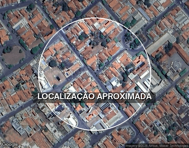 Remanescente residencial 21,5m² com 2 casas no centro de Urupês