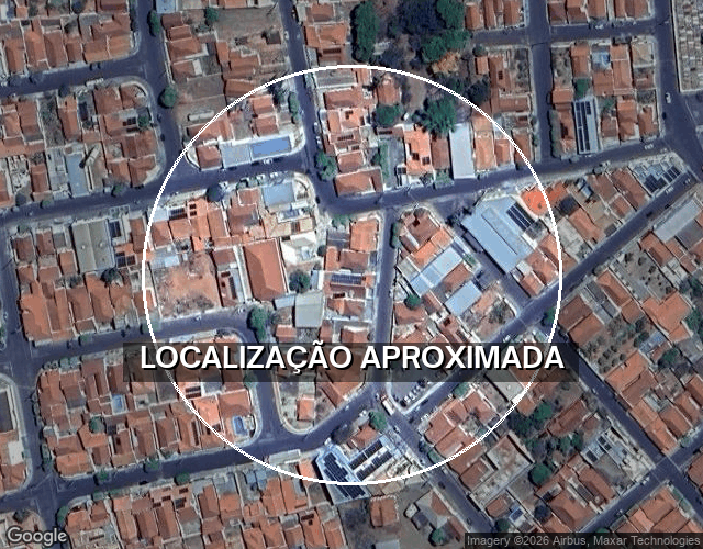 Casa com 6 cômodos e varanda em Urupês/SP