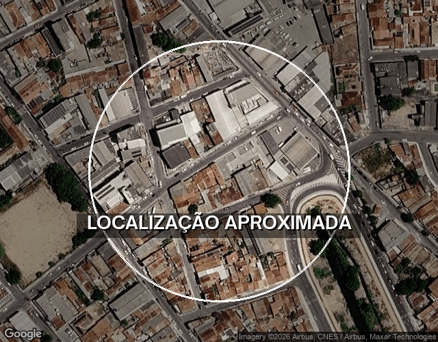 Salão comercial depreciado com terreno em Arapiraca/AL
