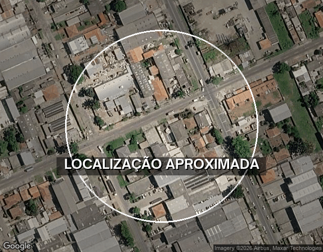 Casa de alto padrão com 562m², 3 suítes e piscina em Curitiba