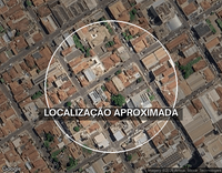 Casa ampla com 10 cômodos e garagem dupla
