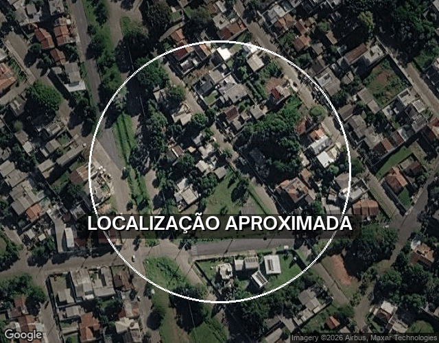 Terreno com Casa Não Averbada, 2 Quartos e Garagem