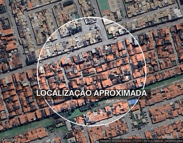 Casa Ocupada com 2 Quartos e 162m² de Área Construída