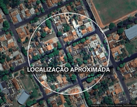 Casa de Madeira em Terreno de 360m² com Ótima Localização