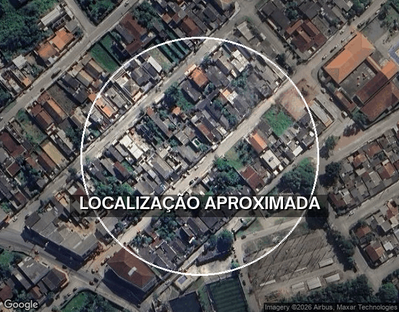 Casa com piscina em condomínio com 360m² de terreno