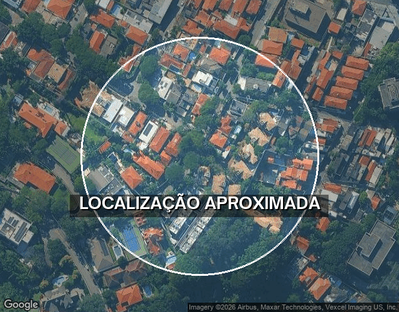 Casa de Alto Padrão com 4 Suítes e 465 m² Desocupada