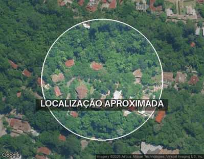 Casa com terreno de 2.700 m² em condomínio