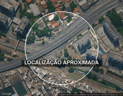 Prédio comercial com terreno em leilão
