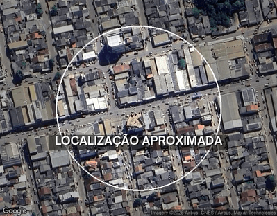 Imóvel comercial com 1.706 m² e galpões industriais