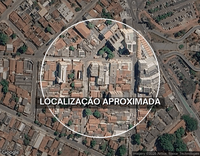 Edificações comerciais e casa com 2 quartos