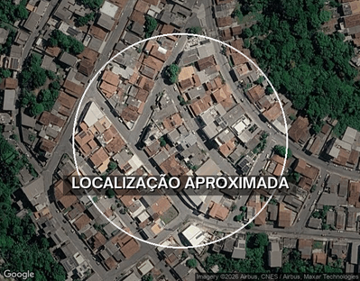 Prédio com 3 apartamentos, 2 garagens e 45 m²