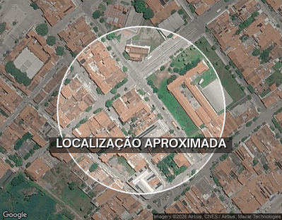 Prédio com 4 apartamentos e amplo espaço comercial